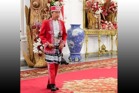 Pakaian Adat Jokowi