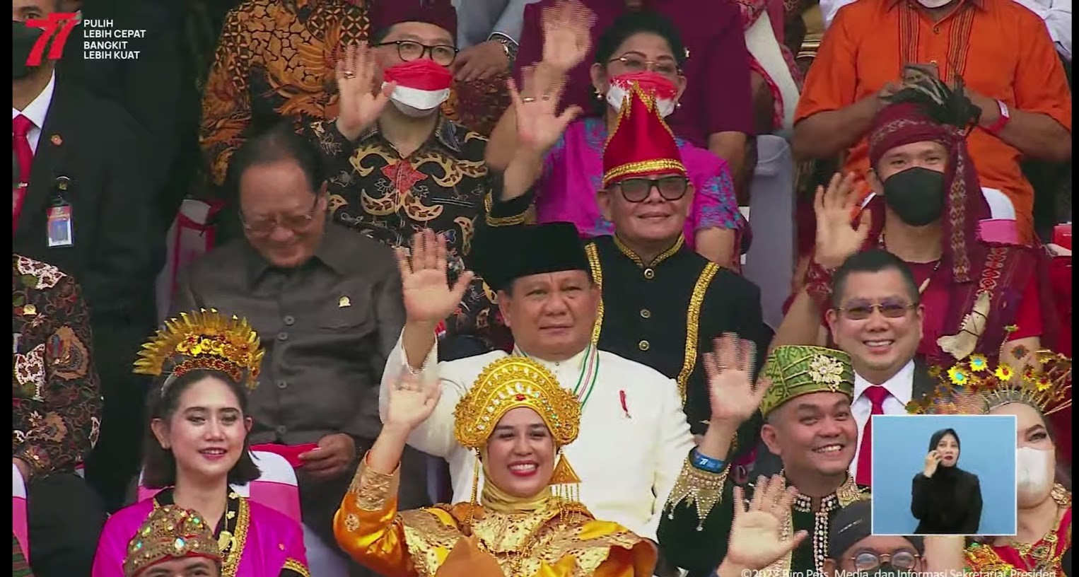 Intip Gaya Para Menteri Kenakan Pakaian Adat dalam Upacara HUT RI ke-77, Menkes Paling Totalitas. (Foto: Muhammad Sukardi/MNC Media)