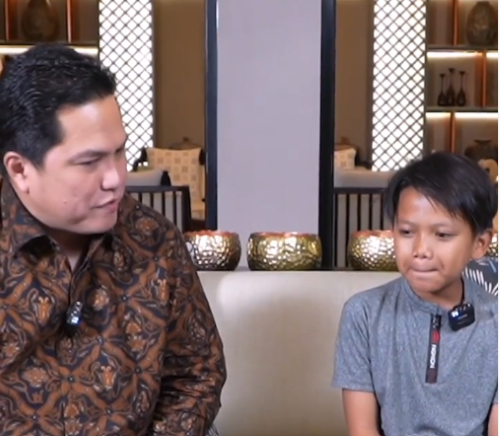 Menteri BUMN Erick Thohir bersama Farel Prayoga. Foto: Instagram @erickthohir.