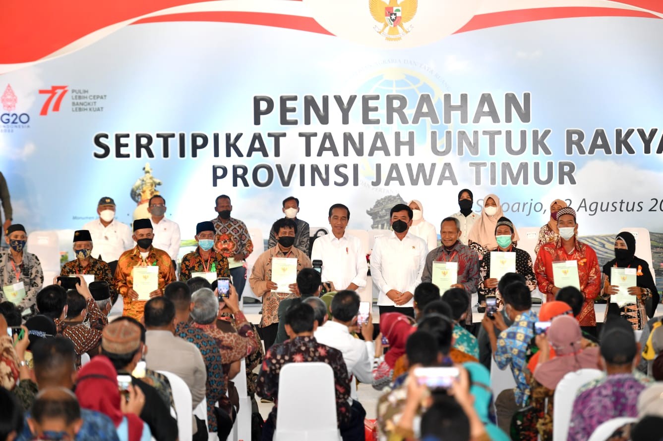 Bagikan 3.000 Sertifikat Tanah di Sidoarjo, Jokowi: Silahkan Pinjam ke Bank (FOTO: MNC Media)