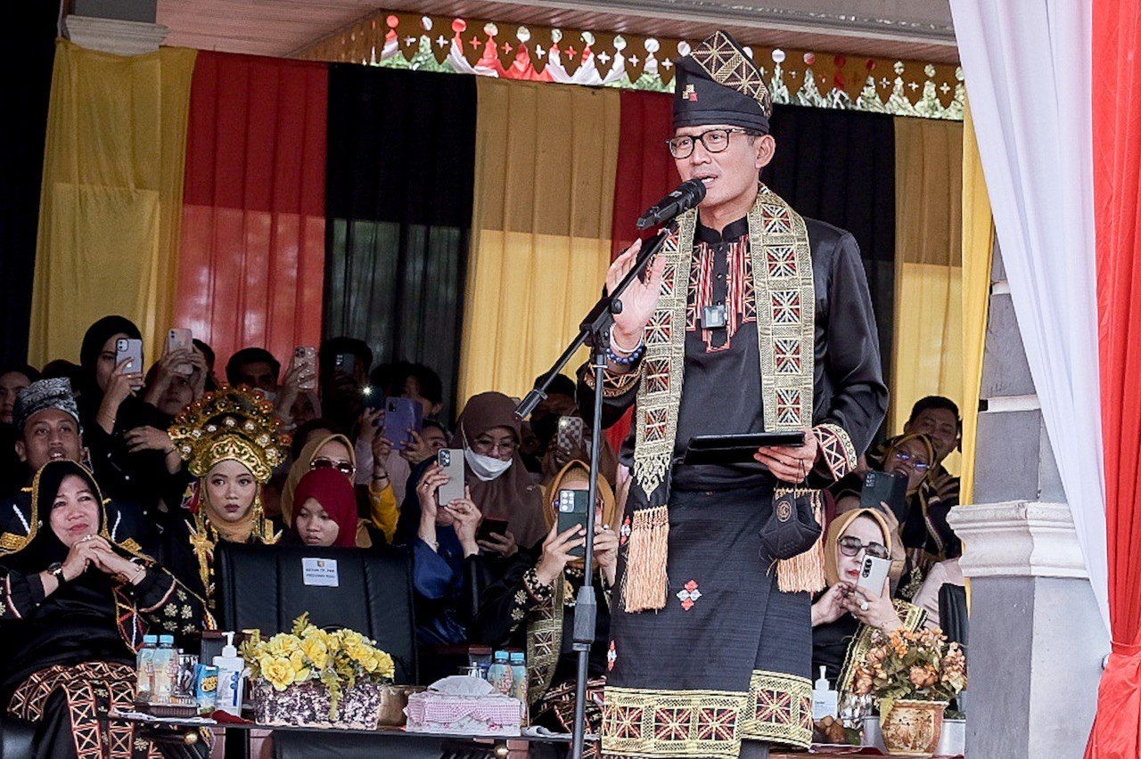 Sandiaga Uno mengungkapkan Festival Pacu Jalur Taluk Kuantan 2022 diharapkan menjadi momentum kebangkitan ekonomi dan lapangan kerja bagi masyarakat Riau.
