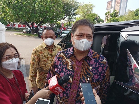 Menko Airlangga Siapkan Beberapa Skema Kenaikan Harga BBM Bersubsidi. (Foto: Raka Dwi Novianto/MNC Media)