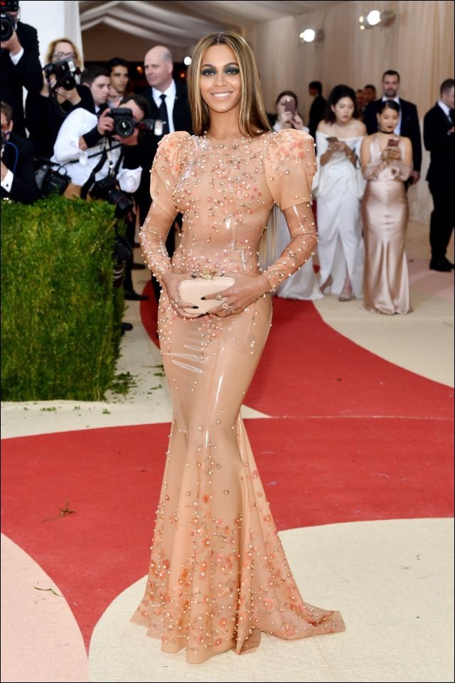 Dress Termahal Milik Artis Hollywood 