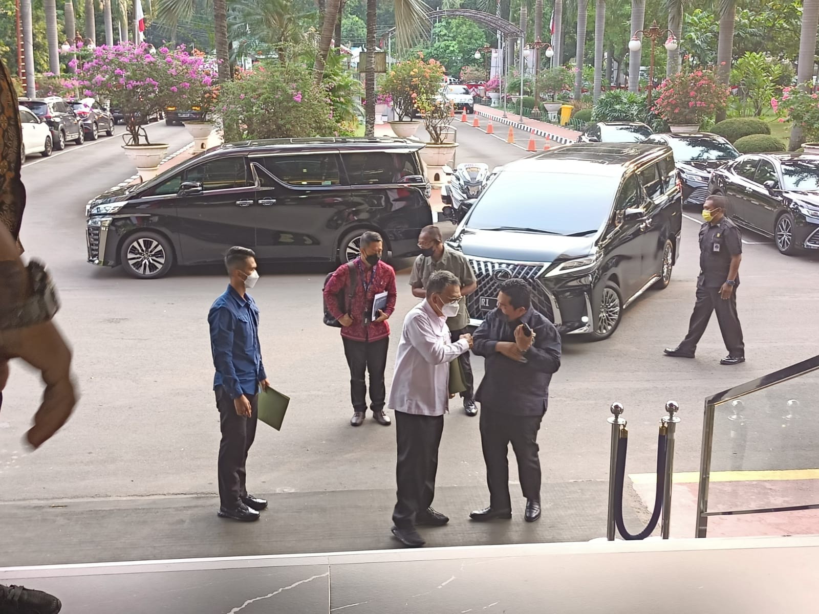 Tiga Menteri Ekonomi Kumpul di Kantor Airlangga, Bahas Kenaikan BBM? (Foto: MNC Media)