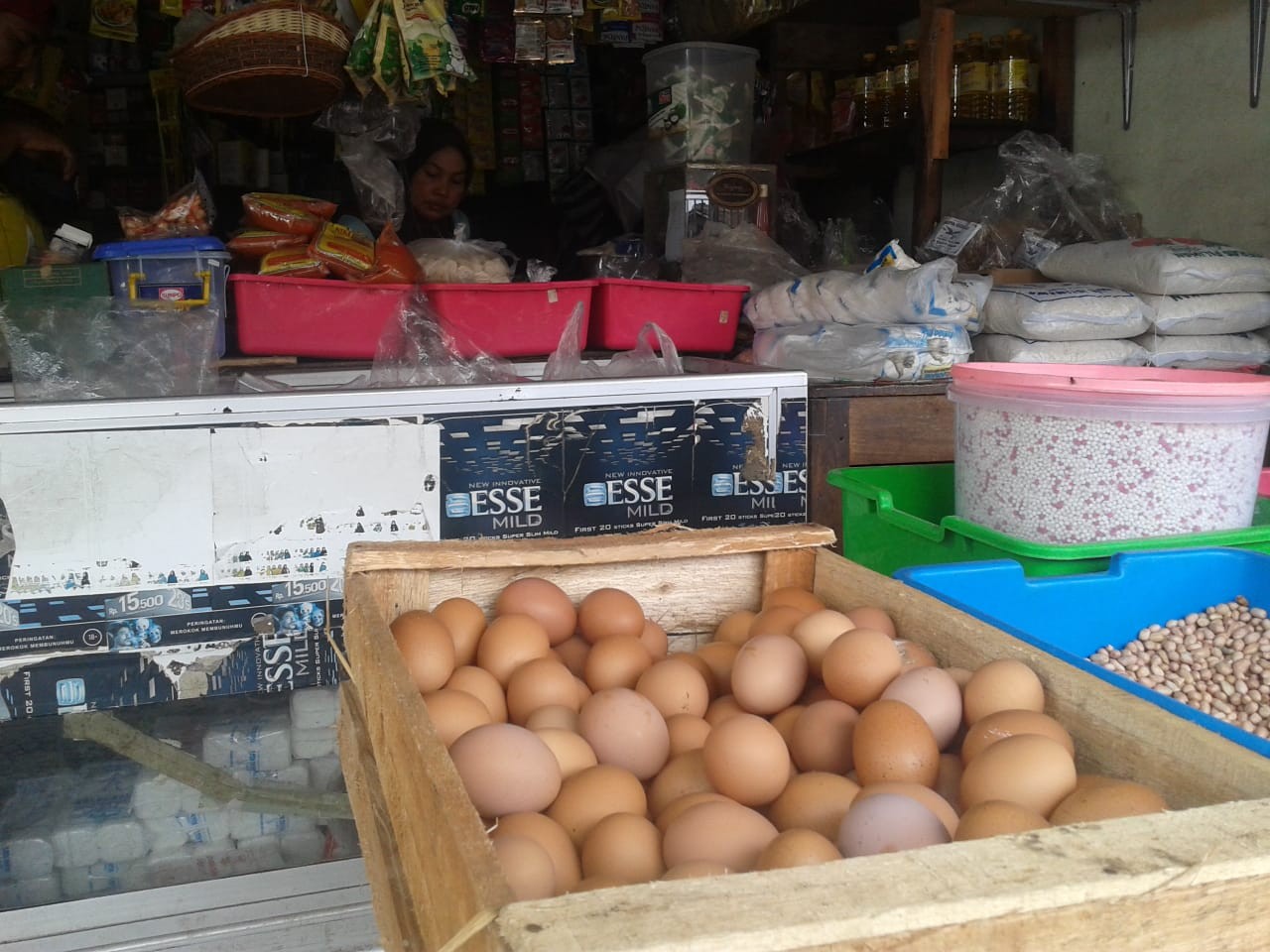 Pedagang di Salatiga Pusing, Harga Telur Masih Mahal Rp30 per Kilogram  (FOTO:MNC Media)