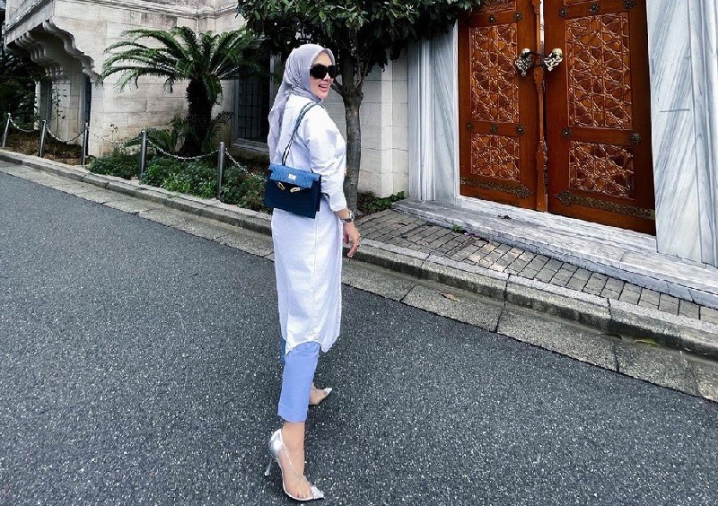 Dapat Julukan Ratu Hermes, Outfit Syahrini di Masjid Tokyo Capai Rp398 Juta!