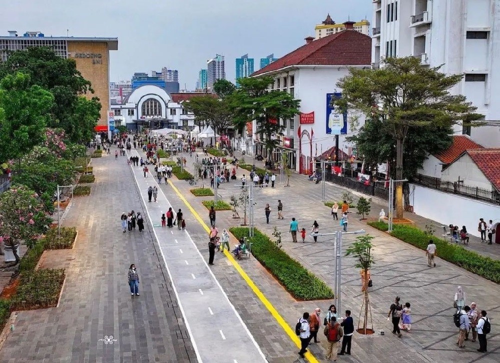 Gubernur DKI Jakarta Anies Baswedan mengatakan bahwa Kota Tua kini telah ditetapkan sebagai zona bebas emisi atau low emission zone (LEZ).