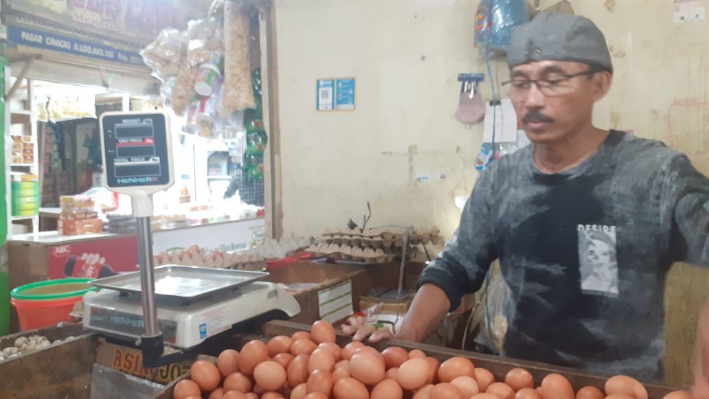Telur Tembus Rp32 Ribu per Kg, Pedagang: Kasihan Ibu-ibu (FOTO: MNC Media)