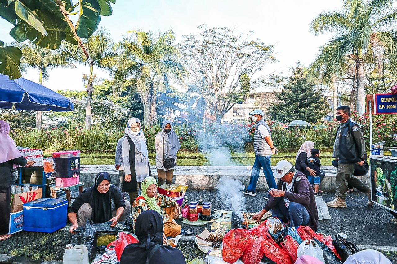 Pemkot Bandung Bakal Tertibkan PKL Monumen Perjuangan, Ini Alasannya (Dok.MNC)