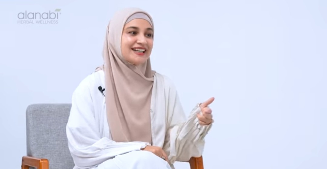 Punya Banyak Uang Bukan Jaminan, Ini Curhat Shireen Sungkar Pernah Gagal Naik Haji 3 Kali (Foto: YouTube Alanabi ID)