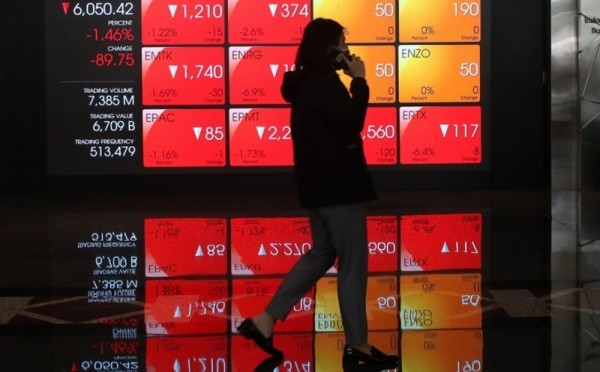 Suku Bunga BI Tetap, IHSG Turun Makin Jauh dari Level 6.700. (Foto: MNC Media).
