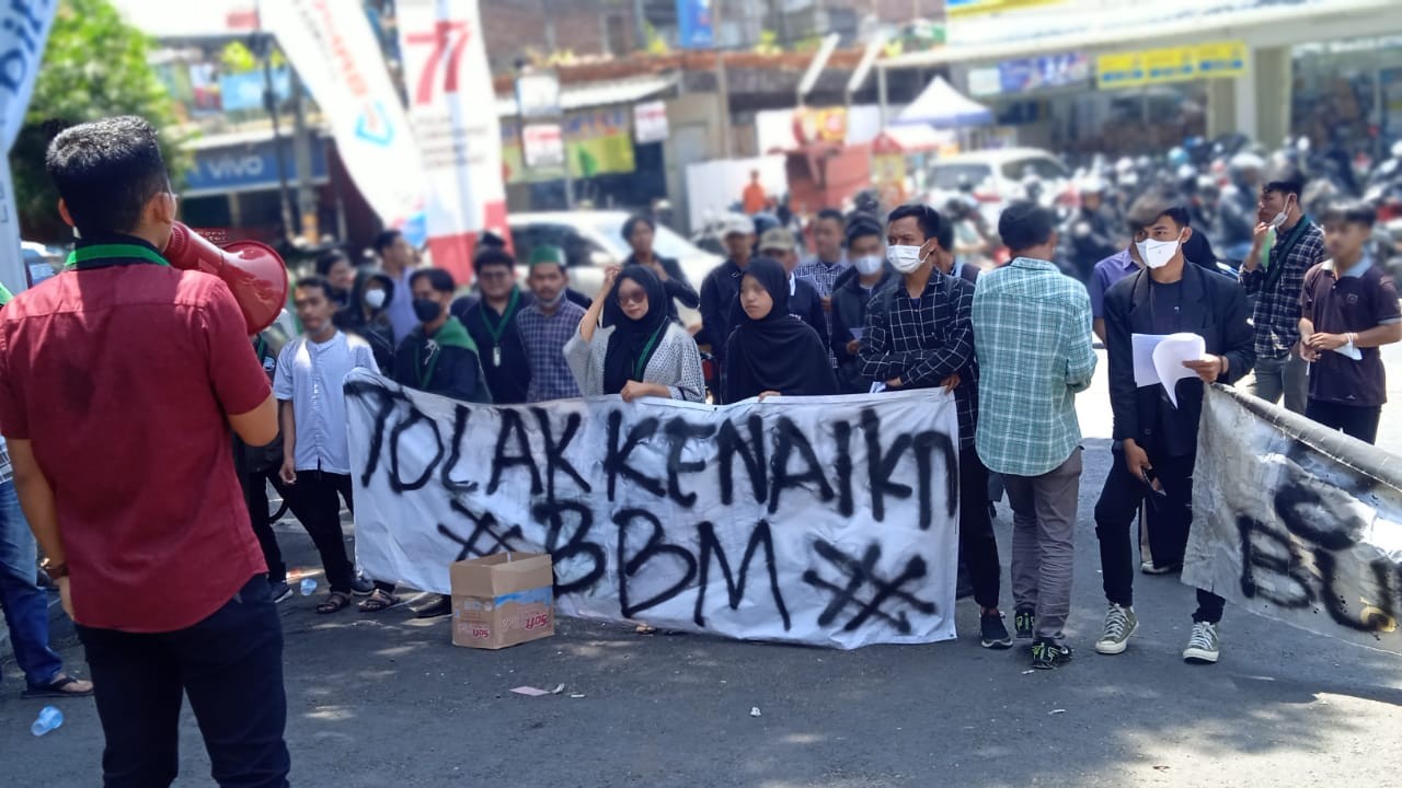 Mahasiswa Garut Tolak Kenaikan Harga BBM (MPI)