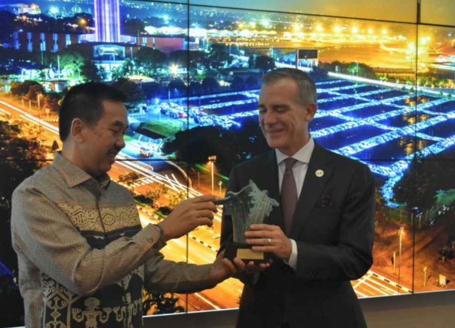 PT Angkasa Pura II dan Los Angeles World Airport (LAWA) menjajaki kerja sama untuk menjadikan Bandara Soetta sister airport.