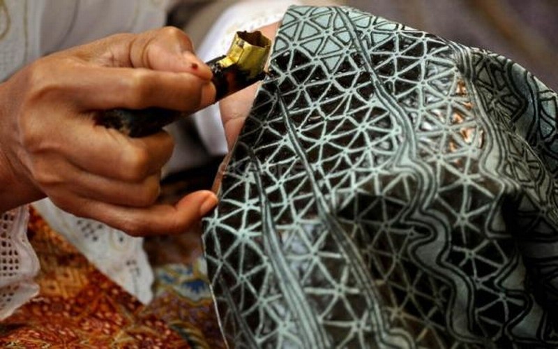 Kisah Sukses Perajin Batik Euis Rohaini yang Memiliki Omzet Rp500 Juta Sebulan. (FOTO : MNC Media)