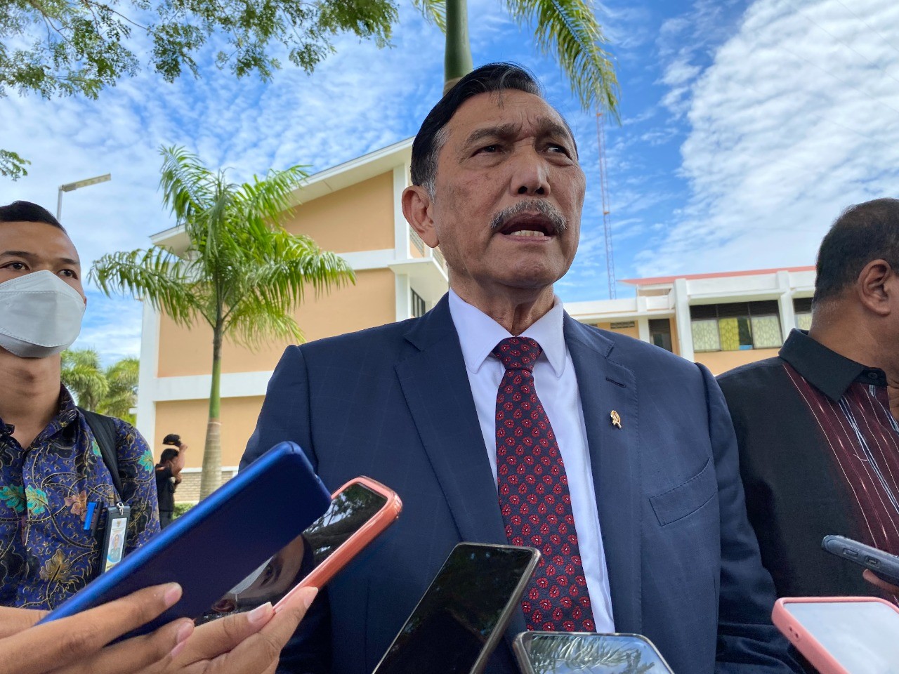 Luhut Yakin Kenaikan Harga BBM Tidak Bikin Rakyat Jadi Menderita (FOTO: MNC Media)