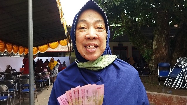 Potret Warga yang Gembira Terima Bantuan Subsidi BBM (Foto: MNC Media)