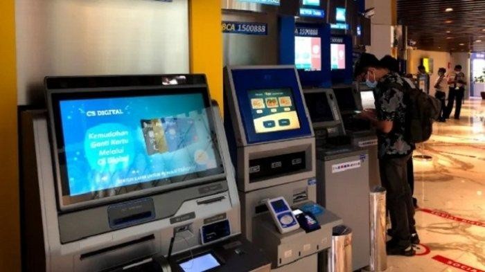 Berikut 4 Cara Tarik Tunai GoPay dan OVO di ATM BCA dan BRI (Foto: MNC Media)
