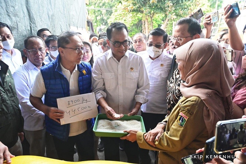 Atasi Kelangkaan, Menhub Kirim Pasokan Bahan Pangan via Kapal Tol Laut (Foto: Kemenhub).