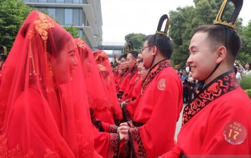 Apa Itu Tingjing atau Kalungan? Tradisi Lamaran Tionghoa. (FOTO: MNC Media)
