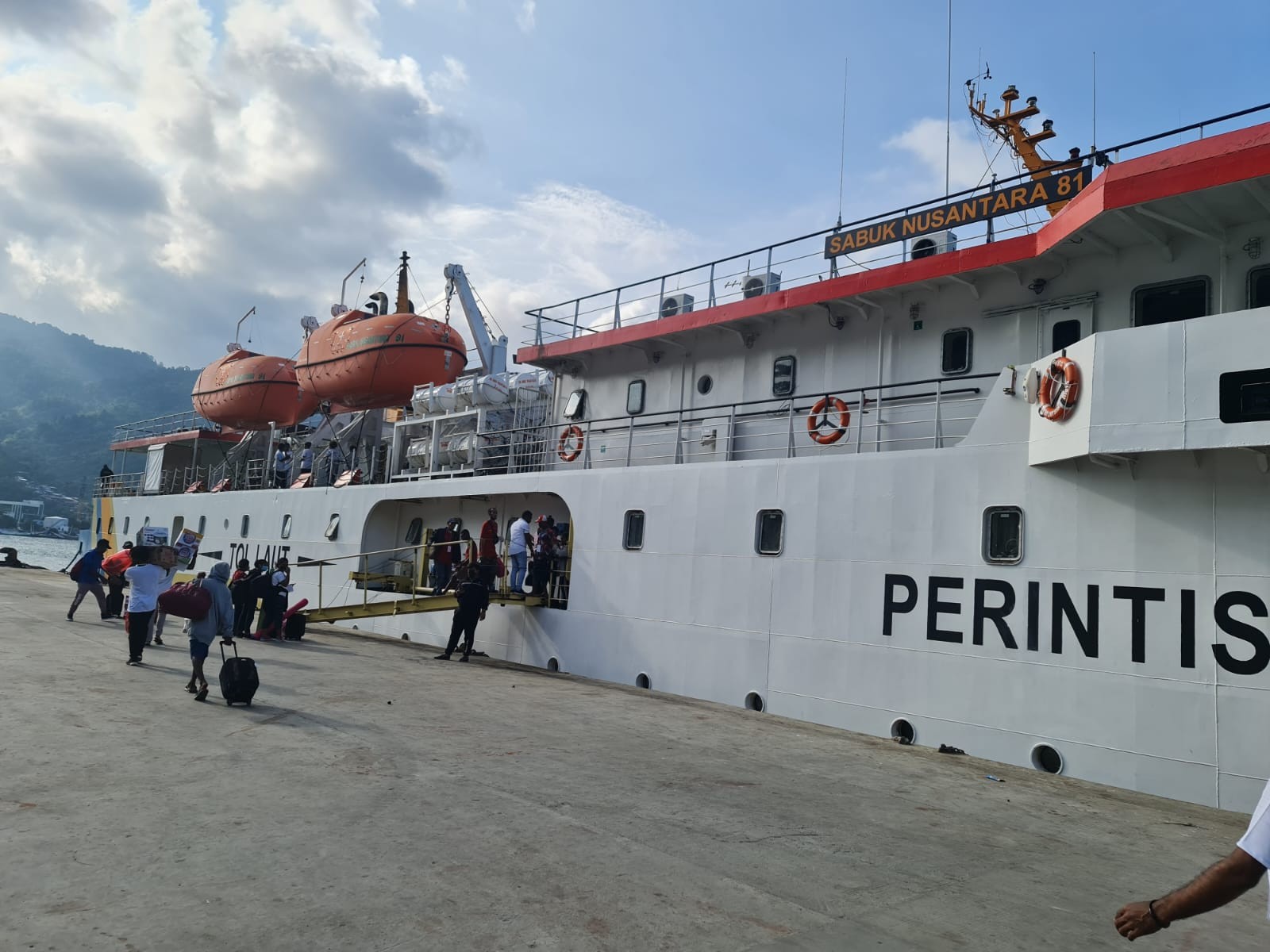 Masyarakat Jayapura Masih Andalkan Transportasi Kapal Perintis  (Dok.MNC)