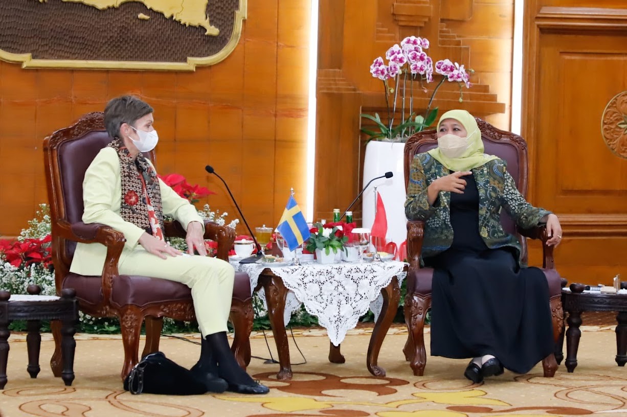 Bertemu Dubes Swedia, Khofifah Bahas Investasi Kendaraan Listrik di Jatim. (Foto: MNC Media)
