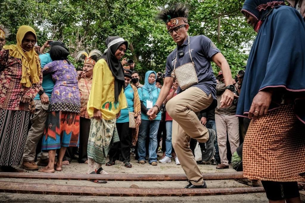 Kunjungi Desa Wisata Kampung Ugar Papua Barat, Sandiaga Bidik Potensi Bahari dan Sejarah. Foto: MNC Media.