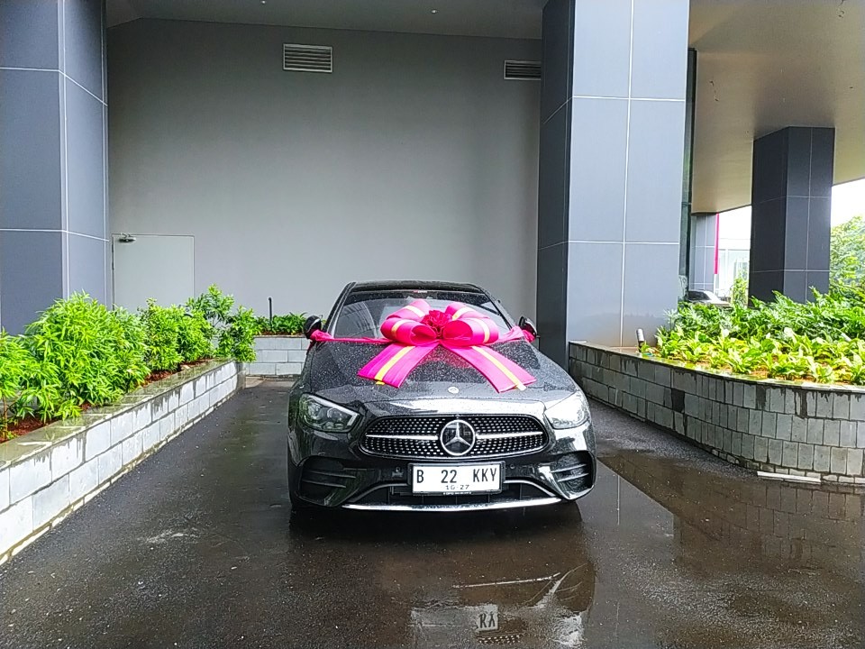 Kiky Saputri Dapat Kado Mobil Mercy Mewah dari Sang Pacar (FOTO:Dok Ist))
