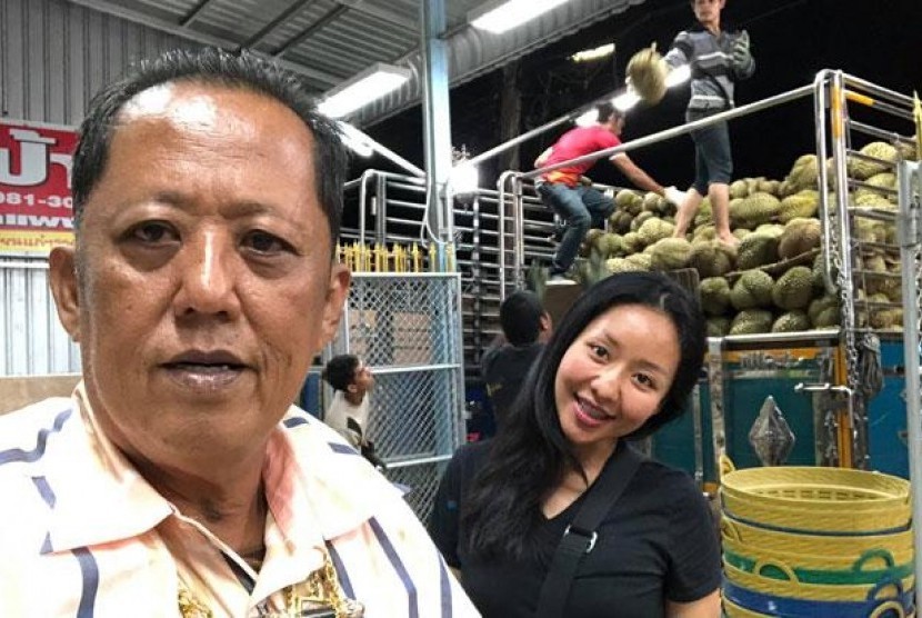 Seorang pria asal Bangkok, Thailand membuat sebuah sayembara mencari menantu atau suami untuk putrinya.