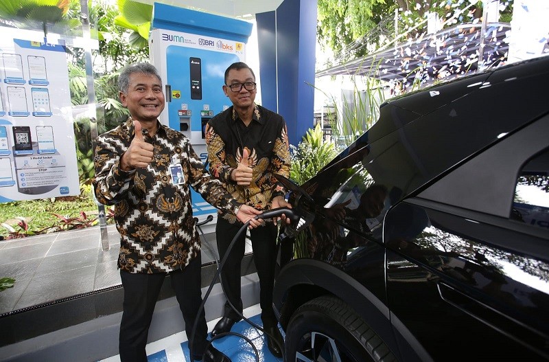 Dorong Penggunaan Kendaraan Listrik, PLN dan BRI Resmikan SPKLU di Jakarta. (Foto: Istimewa).