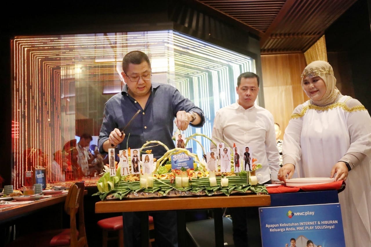 Hary Tanoesoedibjo Syukuran MNC Play yang Berhasil Tembus 300 Ribu Subscribers. (Foto: MNC Media)