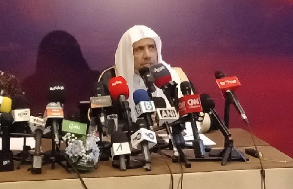 Syekh Mohammed Al-Issa mengatakan bahwa saat itu begitu banyak permasalahan di dunia ini yang dilatari agama.