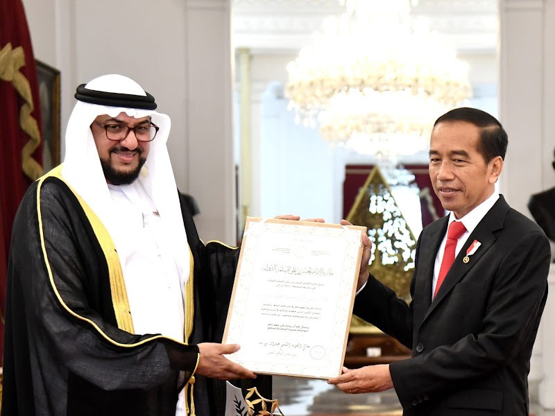 Jokowi Raih Penghargaan Perdamaian Internasional Imam Hasan bin Ali 2022 (Foto: Ist)