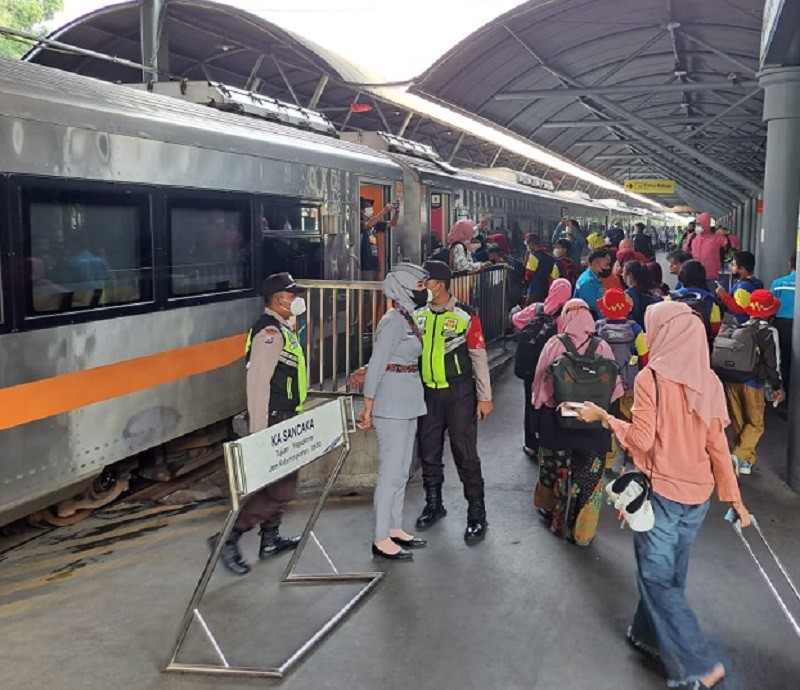 Buruan, Tiket Kereta Libur Nataru Sudah Bisa Dipesan Hari Ini. (Foto: MNC Media).