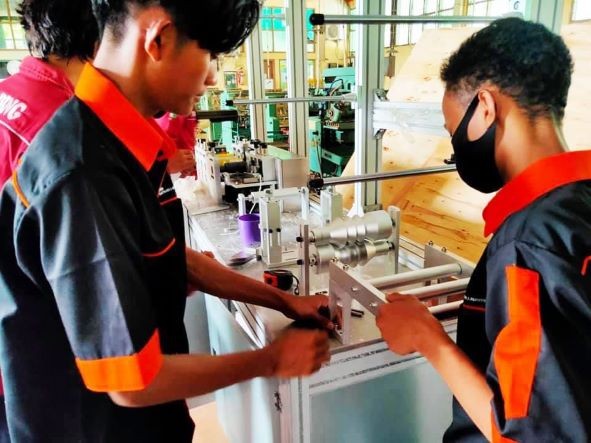 Keren! Masker Kain Produksi Siswa SMK di Indramayu Tembus Pasar Ekspor. Foto: MNC Media.