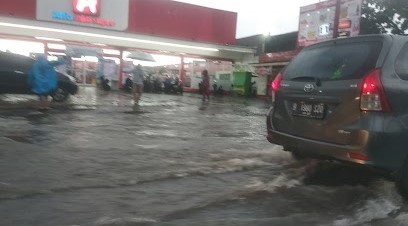 Hujan Lebat, Jalan di BSD Serpong Terendam Banjir. (Foto: Hambali/MNC Media)