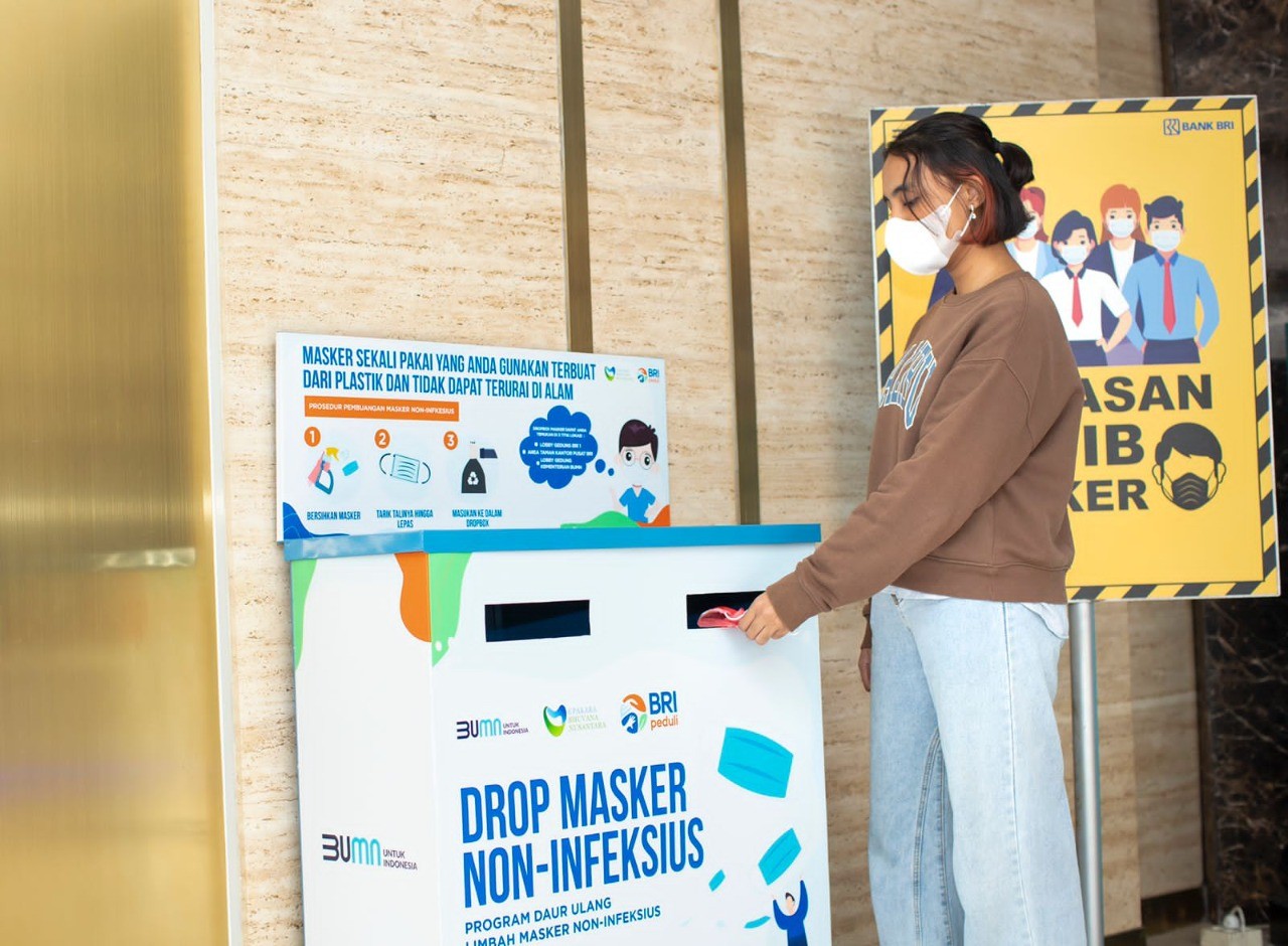 Limbah Masker Butuh 300 Tahun untuk Terurai, BRI Peduli Mengubah Jadi Pot Tanaman. (Foto: Bank BRI/Adv)