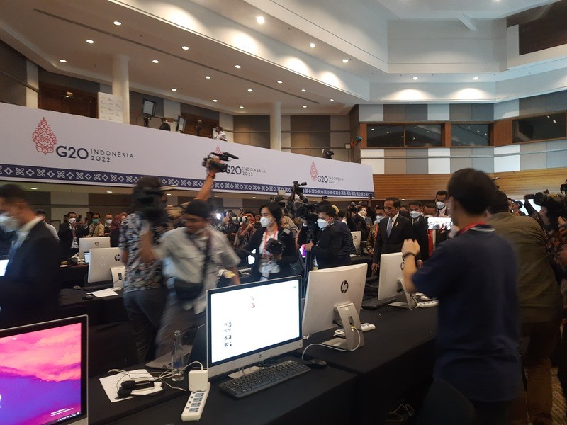 Jokowi Kunjungi Media Center G20. (Foto: MNC Media)