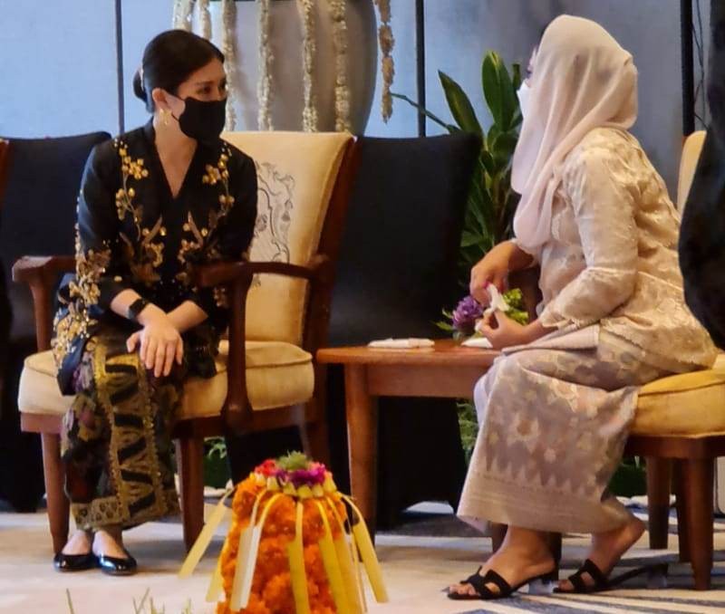 KTT G20, Wamenparekraf Angela Tanoesoedibjo Dampingi Ibu Negara Kenalkan Produk Kreatif RI (Foto: MNC Media)