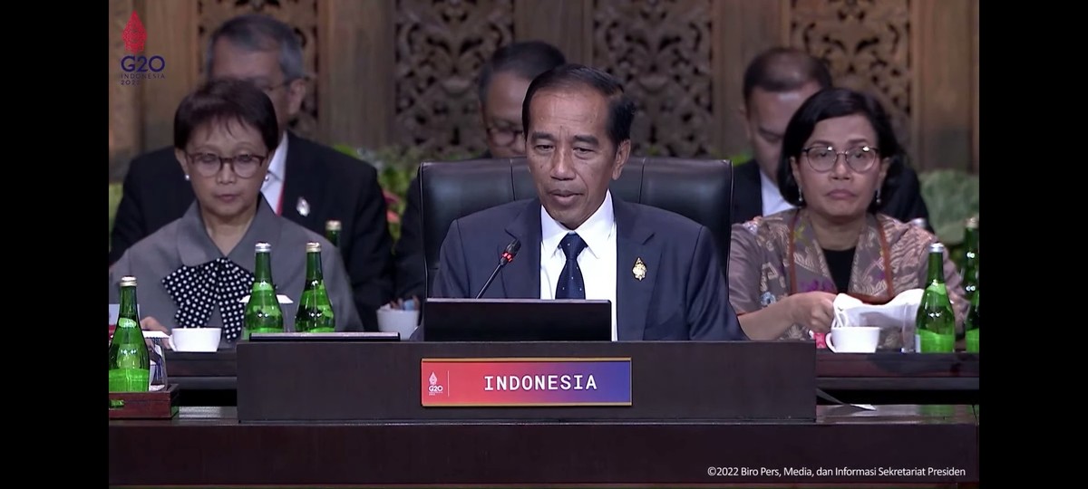 Buka KTT G20, Jokowi Diapit Duo Srikandi Indonesia, Siapa Mereka ? . (Foto : MNC Media)