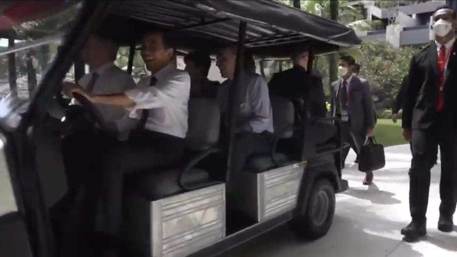 Naik Golf Cart, Di KTT G20 Jokowi Sopiri Bos IMF dan Sekjen OECD . (Foto : Stepres/ Youtube).
