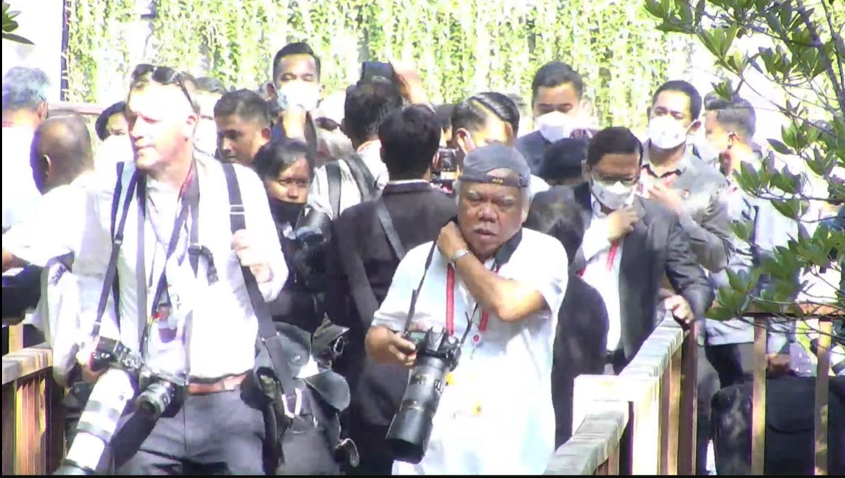 Menteri PUPR Mendadak Jadi Fotografer Presiden, Sunber: Media Center G20
