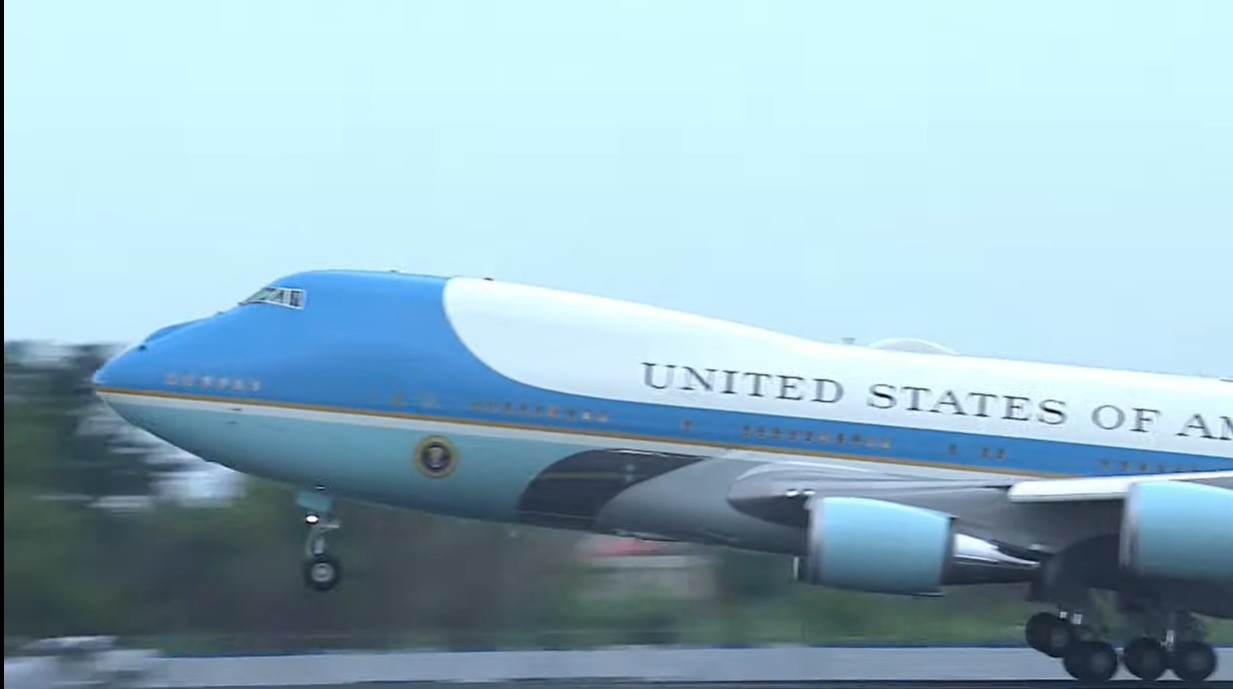 Good Bye Mr President, Joe Biden Tinggalkan Bali Naik Air Force One (FOTO:Dok Yulistyo)