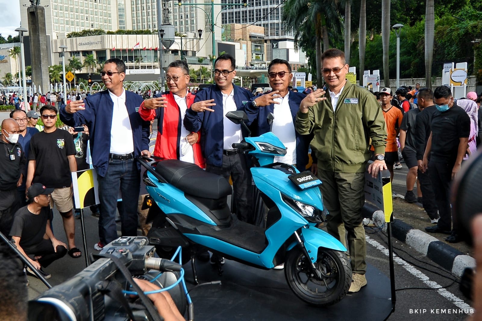 Moeldoko Disebut Tak Perlu Beli Kendaraan Listrik, Menhub: Dia Punya Pabrik Sendiri. (Foto: Kemenhub)