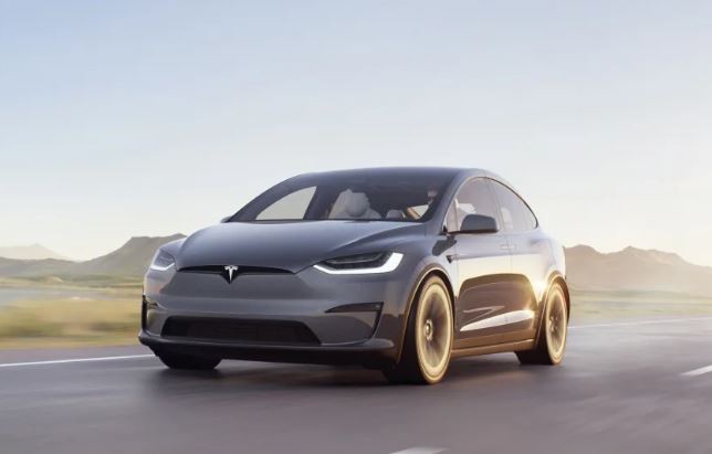 Pengguna iPhone Kini Bisa Mengontrol Tesla Miliknya Lewat Ponsel. Foto: MNC Media.