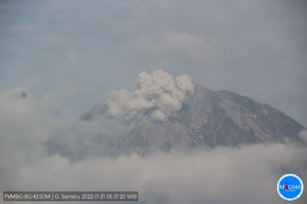 Gunung Semeru Erupsi Pagi Ini, PVMBG: Waspada Awan Panas dan Aliran Lahar. (Foto: Kementerian ESDM)