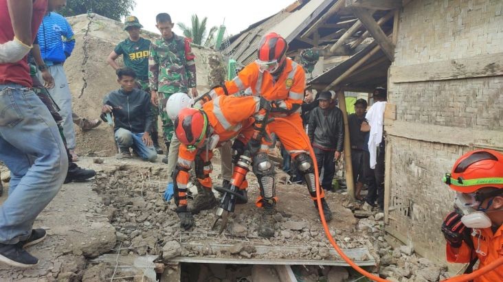 Puluhan Korban Gempa Cianjur Belum Ditemukan, Tim SAR Terjunkan 1.408 Personel  (Foto: MNC Media)