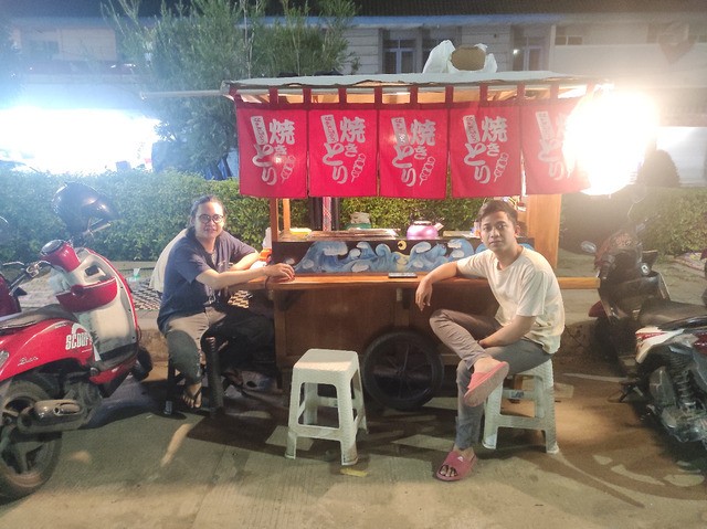 Kisah Fauzi, Korban PHK yang Jadi Pengusaha Sate Khas Jepang di Kranggan (FOTO: MNC Media)