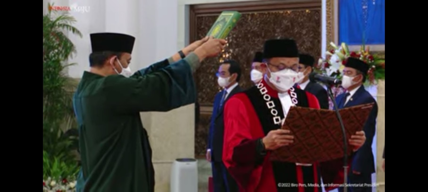 Jokowi Resmi Melantik Guntur Hamzah Jadi Hakim Konstitusi