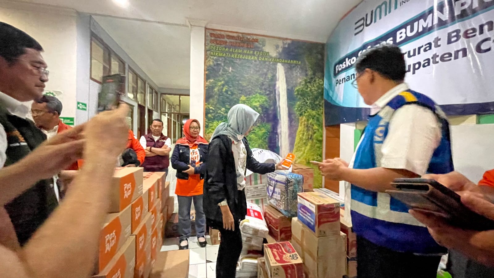 Bantu Korban Gempa Cianjur, Pos Indonesia Beri Diskon 50 Persen untuk Pengiriman Logistik. (Foto: MNC Media)