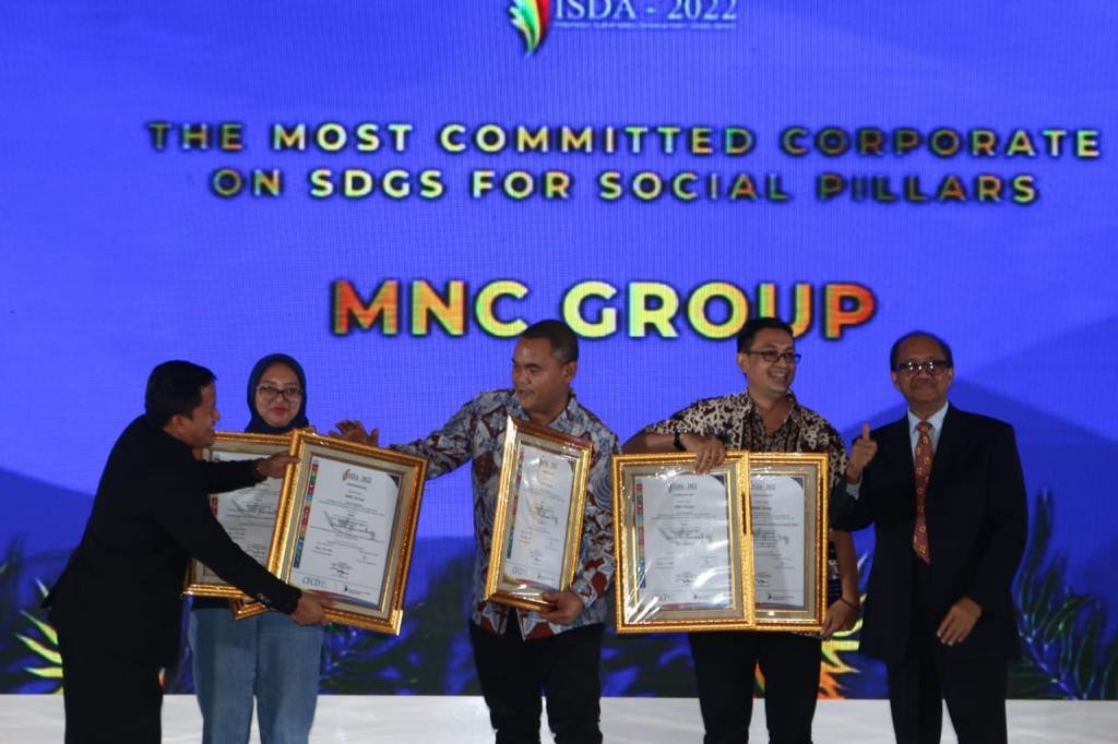 Indonesia SDGs Award (ISDA) 2022 CFCD Digelar, MNC Group Raih Penghargaan. (Foto: MNC Media)